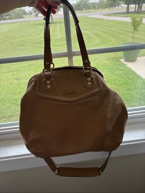 Coach Women's Tan Leather Shoulder Bag